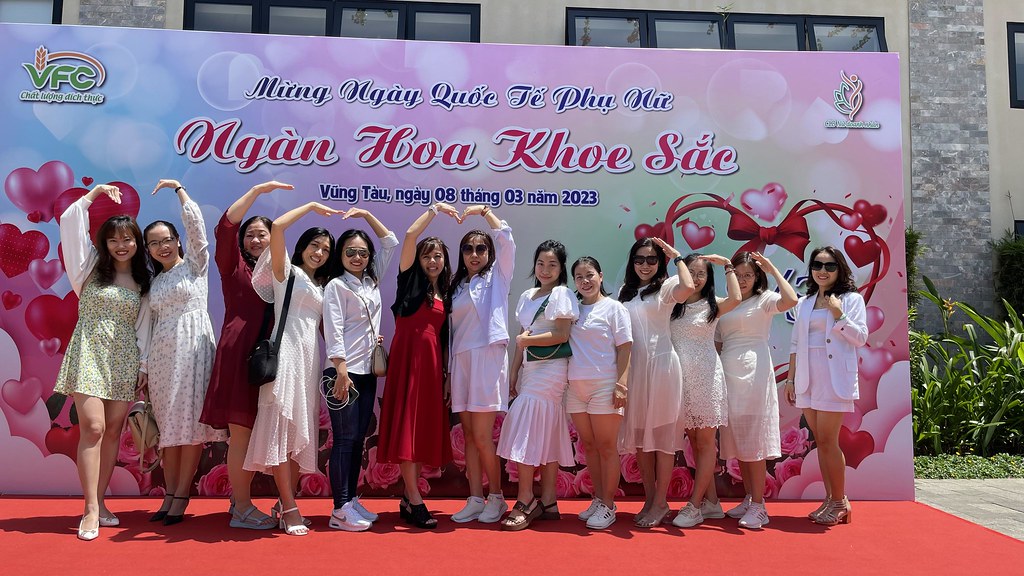[Hình 1] Tập thể nhân viên nữ Công ty Tân Phước Thịnh
